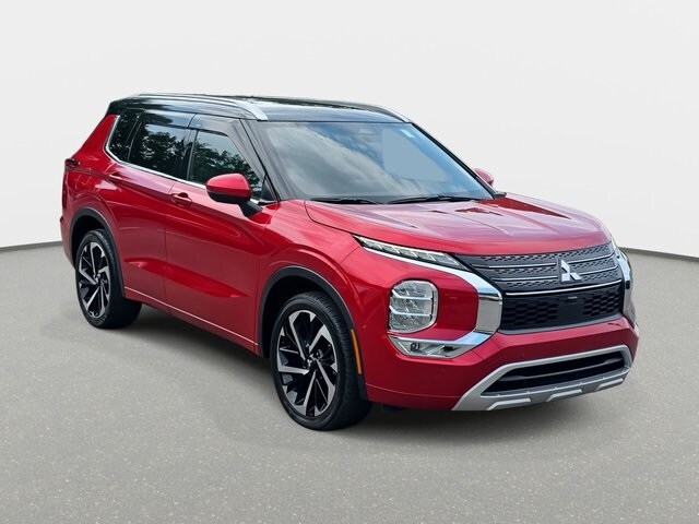 2024 Mitsubishi Outlander SEL photo 3