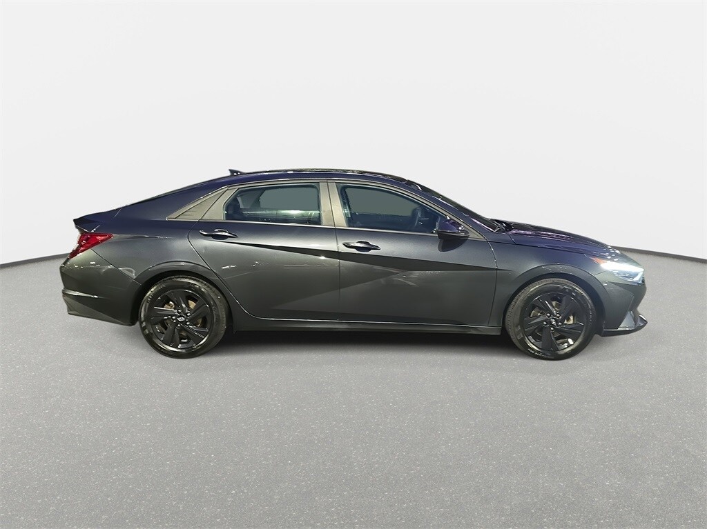 2021 Hyundai Elantra SEL photo 4