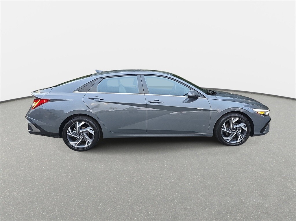 2025 Hyundai Elantra Hybrid Limited photo 4
