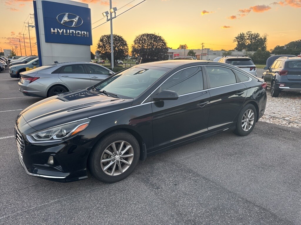 2018 Hyundai Sonata SE photo 2