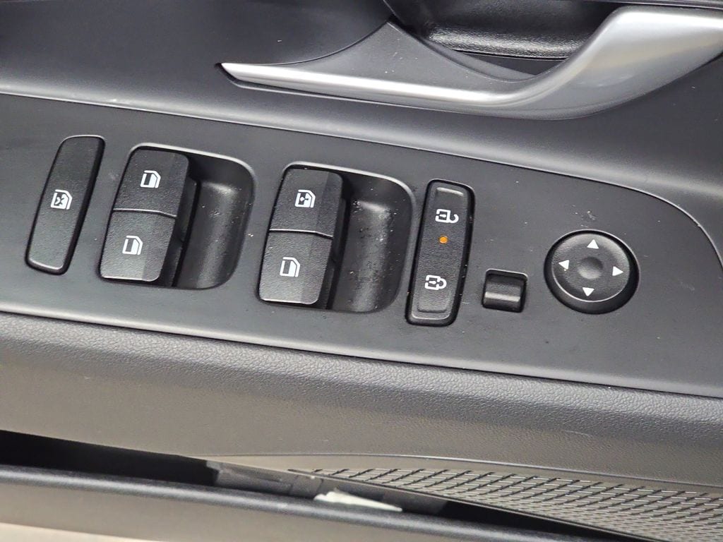 2025 Hyundai Elantra SEL - Photo 28