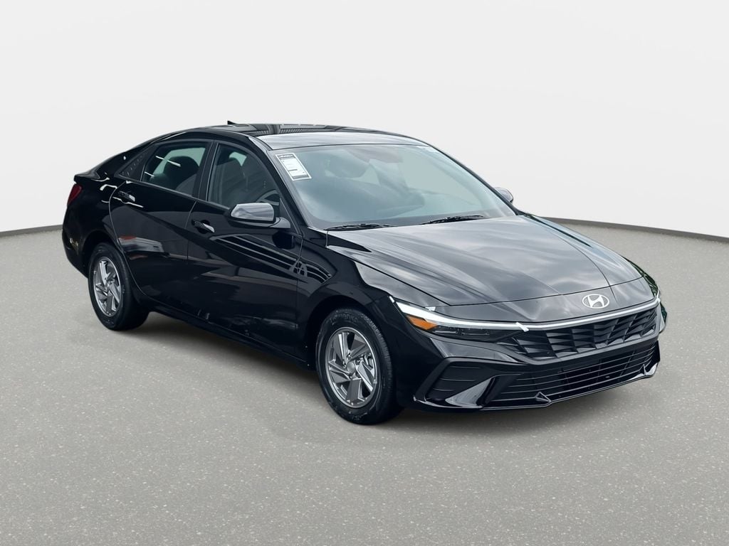 New 2026 Hyundai Elantra SE Sedan