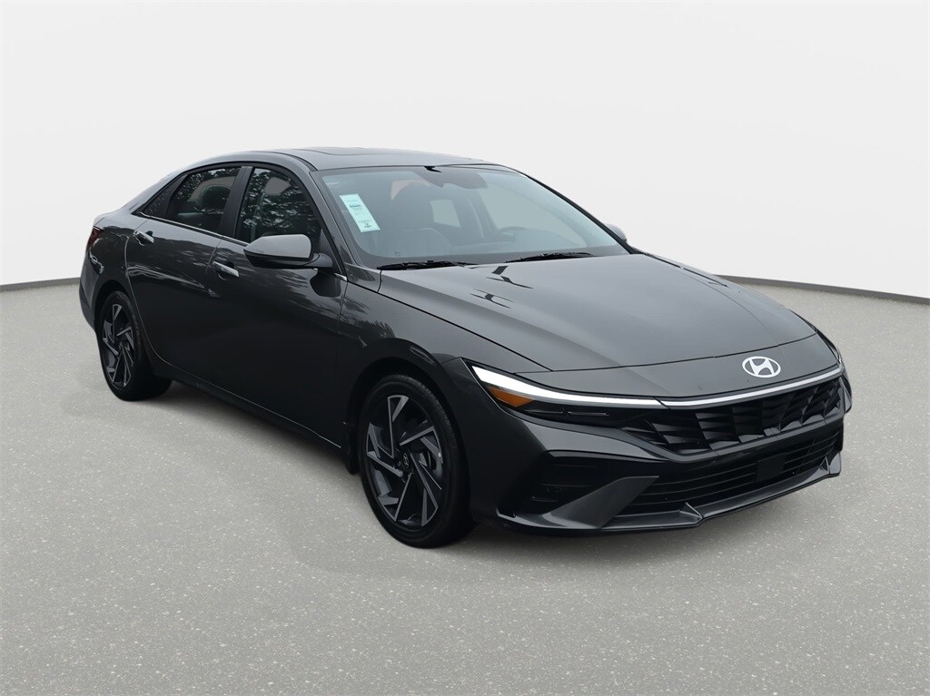 2025 Hyundai Elantra Limited photo 3