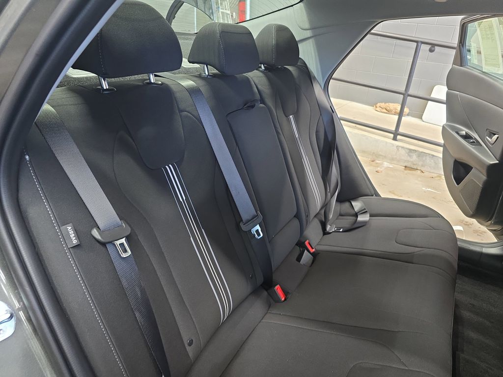 2025 Hyundai Elantra SEL - Photo 11