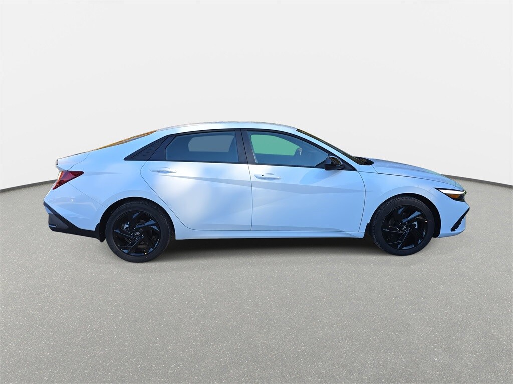 2026 Hyundai Elantra SEL Sport photo 4