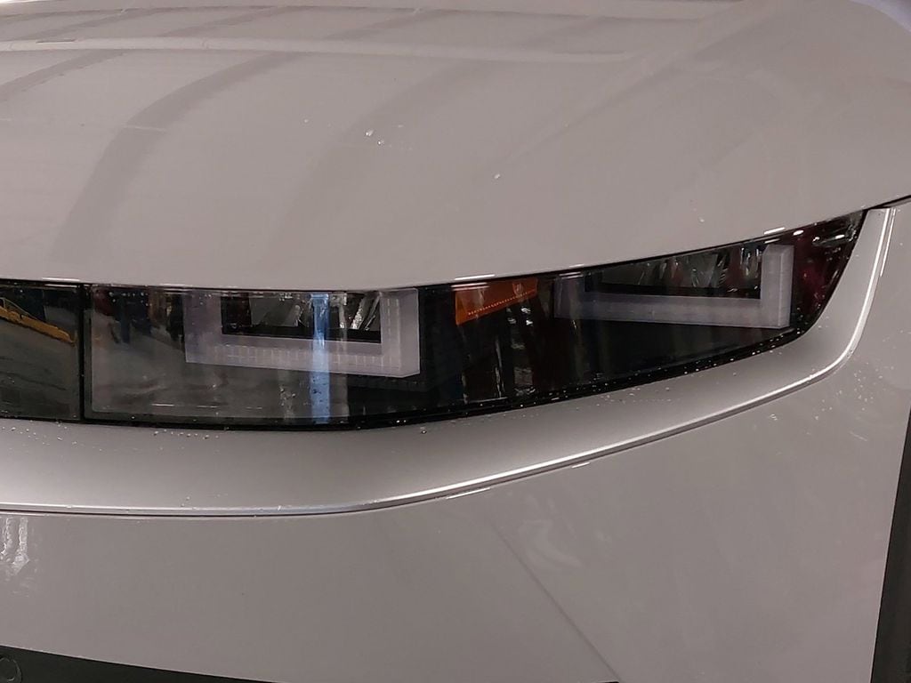 2025 Hyundai IONIQ 5 SE - Photo 31
