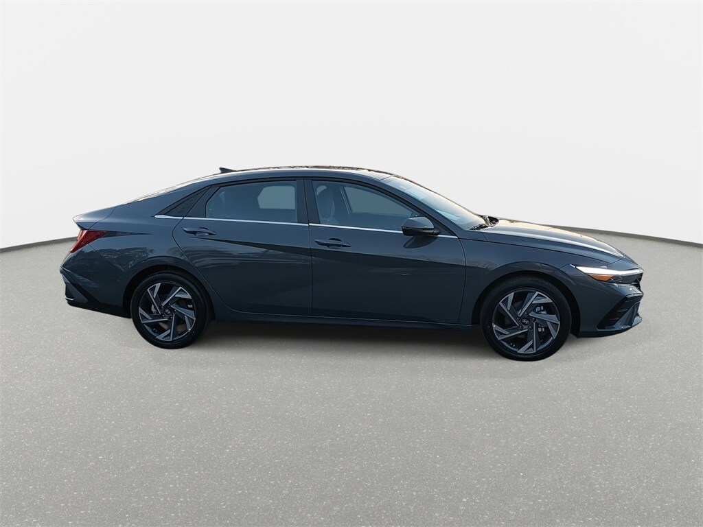 2025 Hyundai Elantra Hybrid Limited photo 4