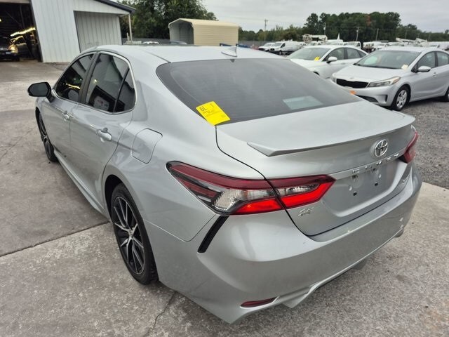 2021 Toyota Camry SE photo 2
