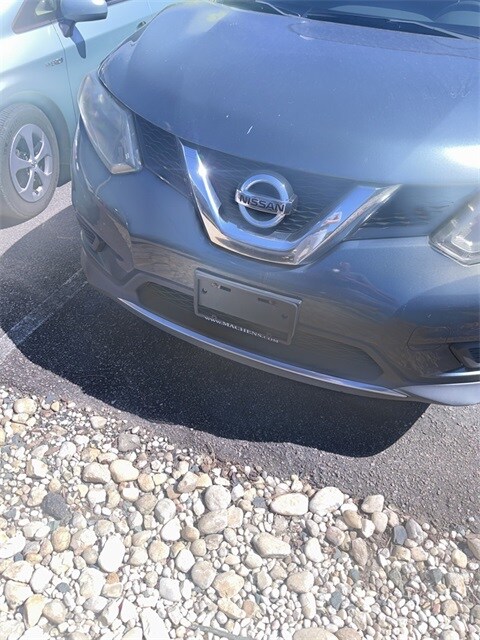 2014 Nissan Rogue SV photo 3