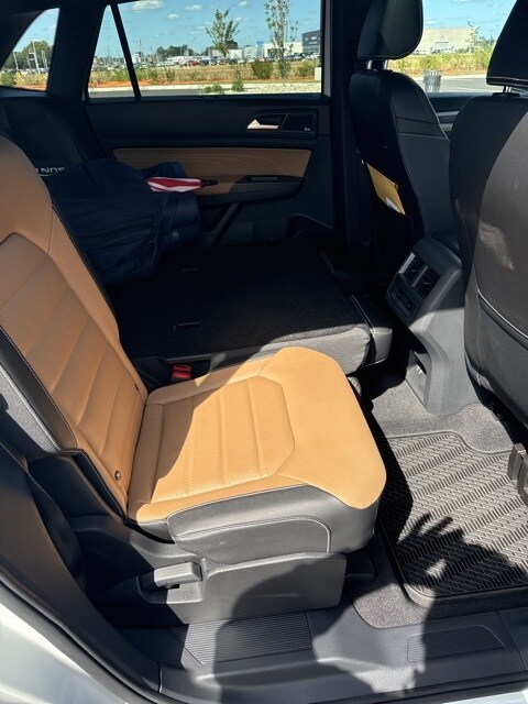 2023 Volkswagen Atlas Cross Sport V6 SEL Premium R-Line photo 4