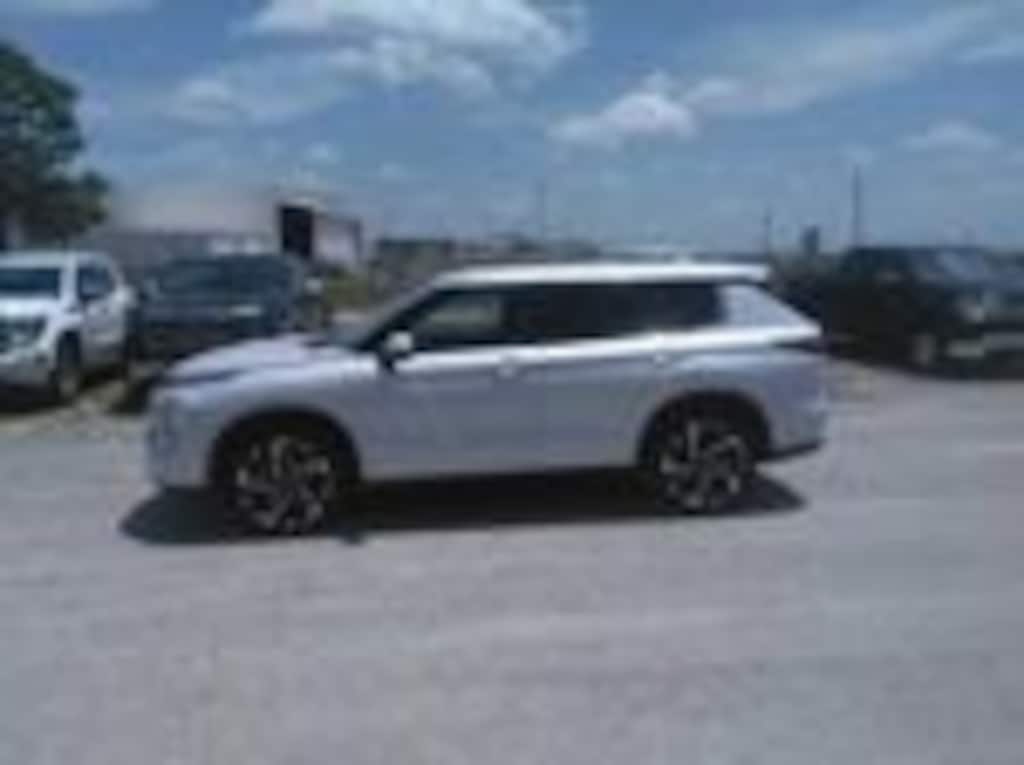 Used 2024 Mitsubishi Outlander SE SUV