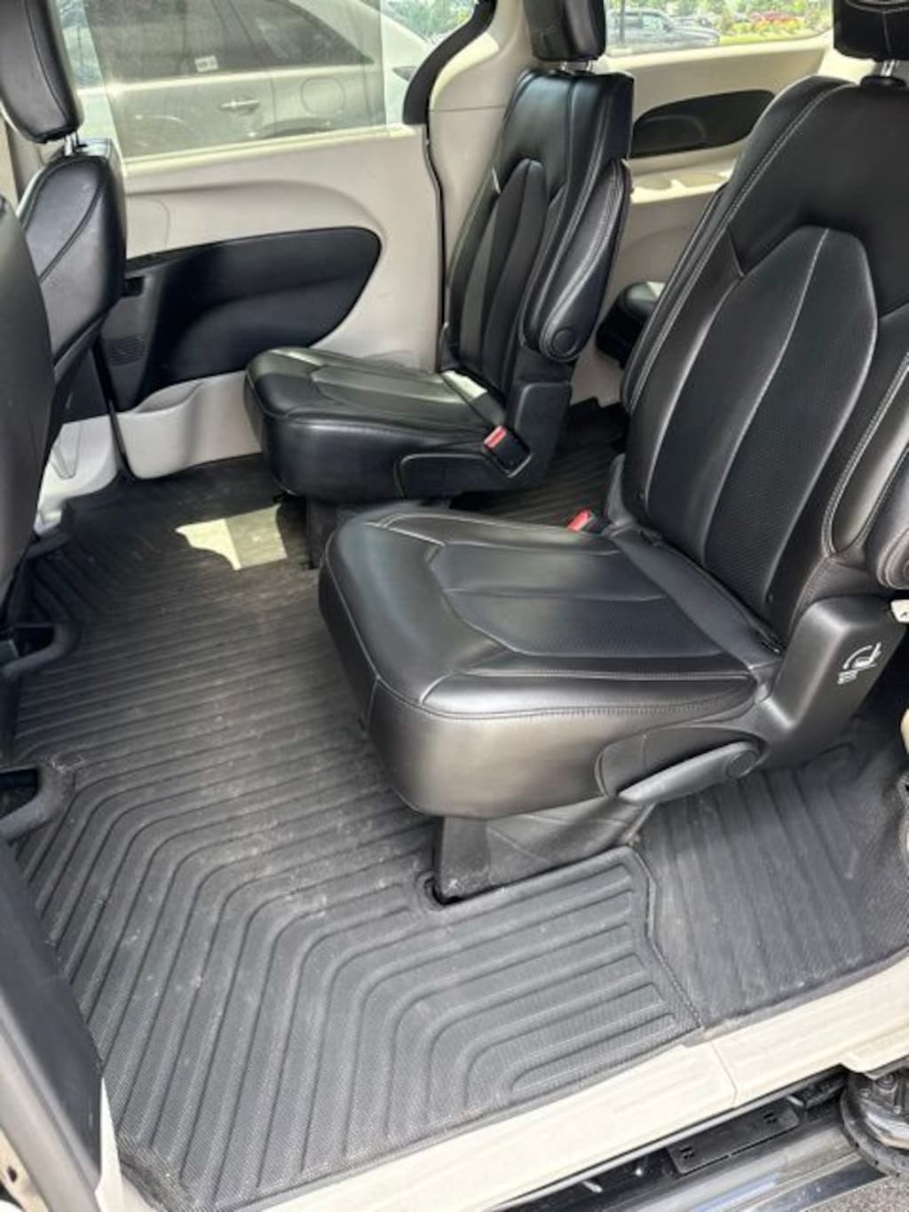 Used 2023 Chrysler Pacifica Touring L Van Passenger Van