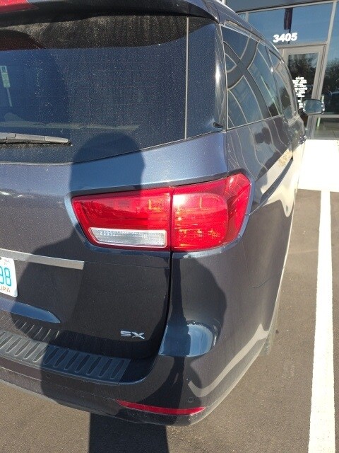 2017 Kia Sedona SX photo 3