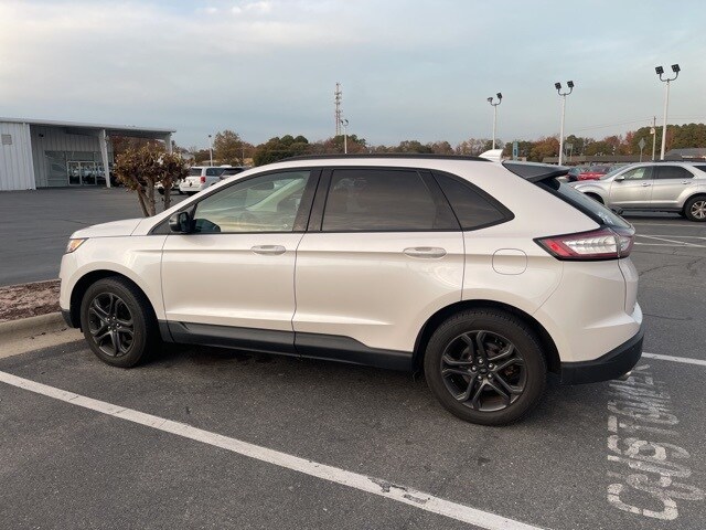 2018 Ford Edge SEL photo 2