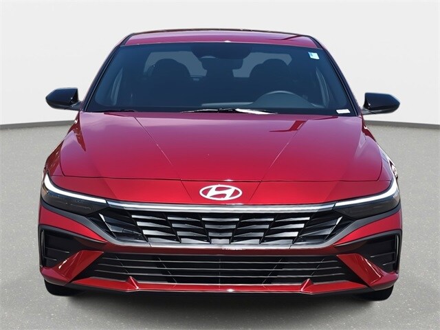 2025 Hyundai Elantra SEL Sport photo 2