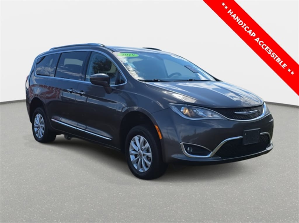 Used 2019 Chrysler Pacifica Touring L Van Passenger Van