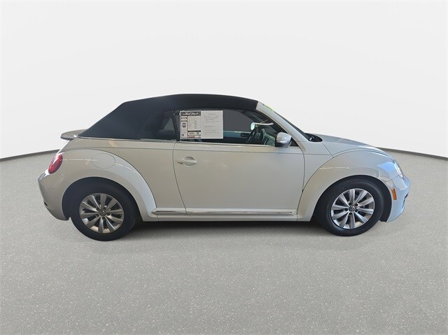 2018 Volkswagen Beetle Convertible photo 4