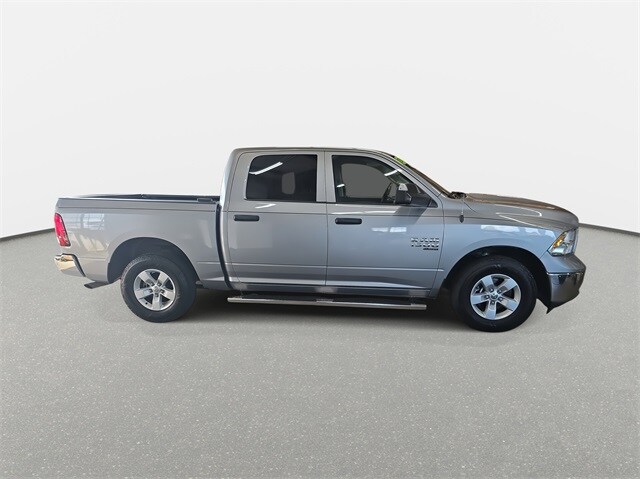 2023 Ram 1500 Classic SLT photo 4