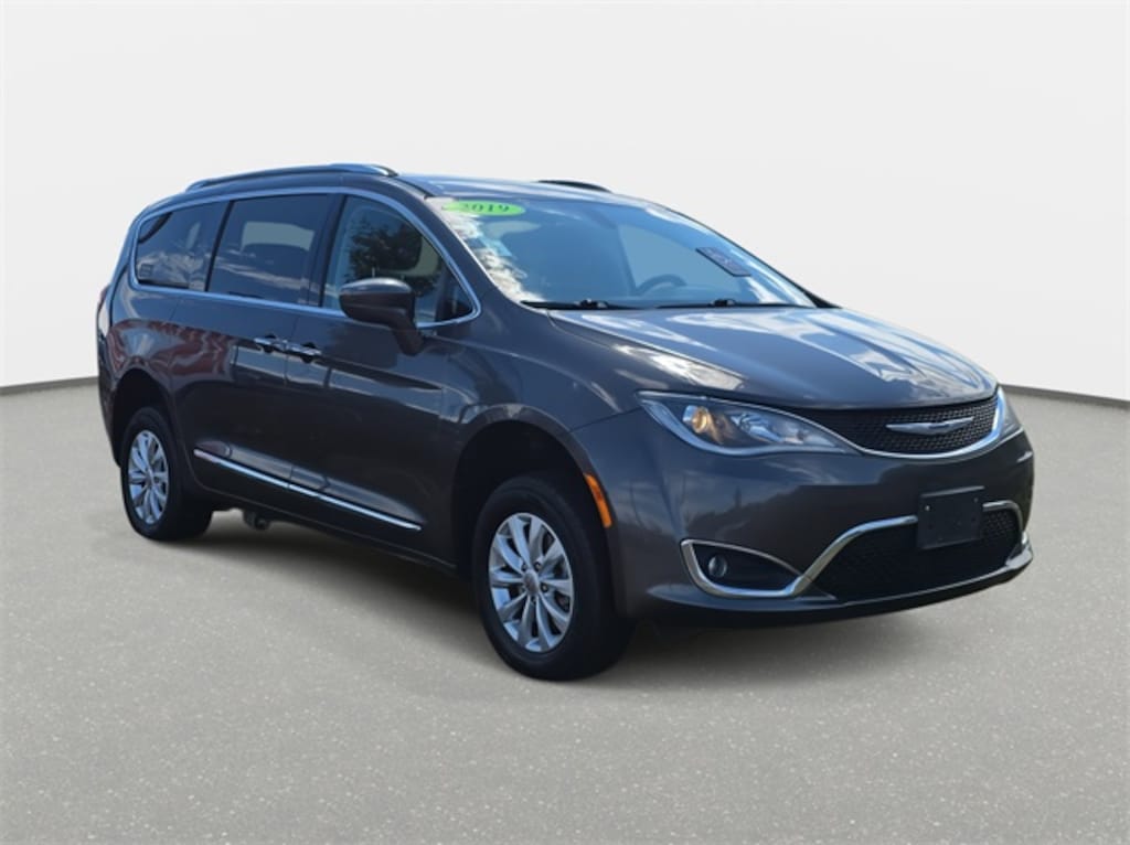 Used 2019 Chrysler Pacifica Touring L Van Passenger Van
