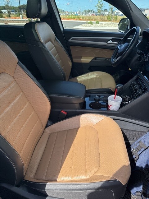 2023 Volkswagen Atlas Cross Sport V6 SEL Premium R-Line photo 3