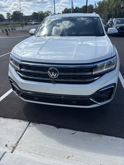 2023 Volkswagen Atlas Cross Sport V6 SEL Premium R-Line photo 2