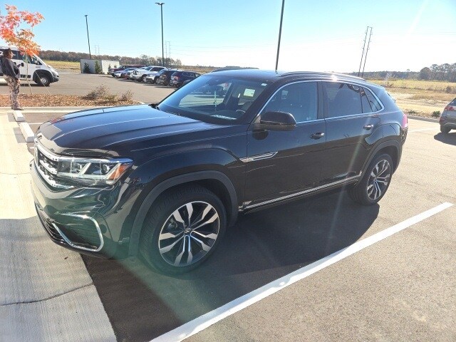 2022 Volkswagen Atlas Cross Sport SEL R-Line photo 3
