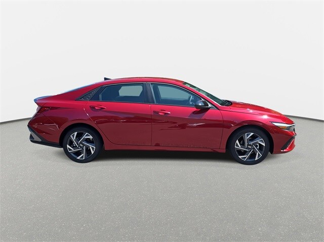 2025 Hyundai Elantra SEL Sport photo 4