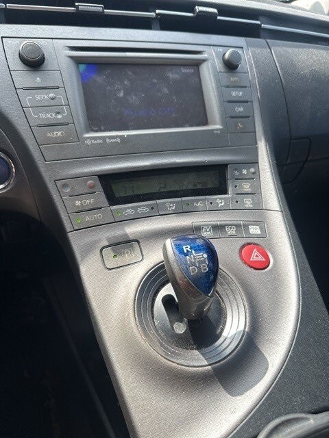 2015 Toyota Prius Four photo 3
