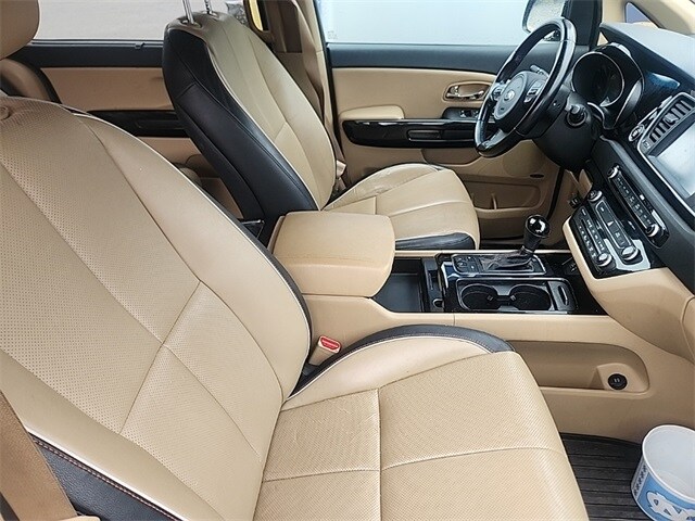 2016 Kia Sedona SX photo 4