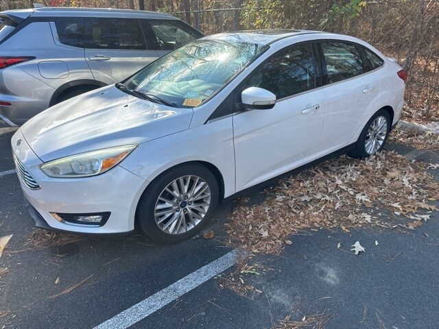 2015 Ford Focus Titanium Sedan photo 3