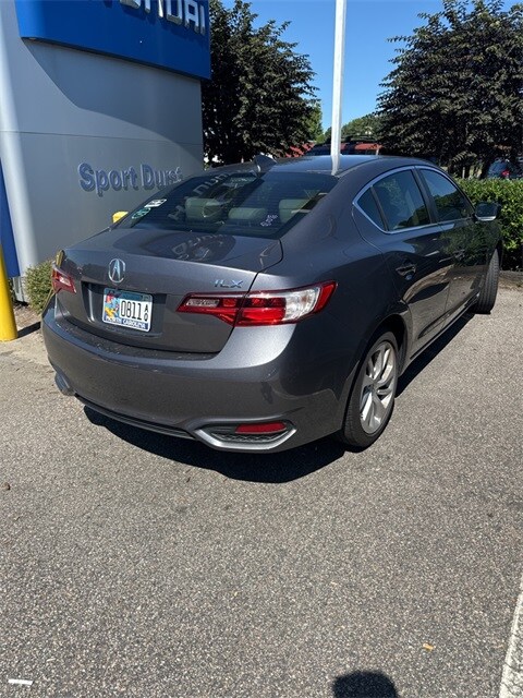 2017 Acura ILX Premium photo 3
