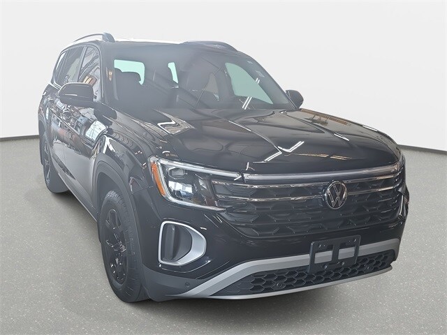 2024 Volkswagen Atlas Peak Edition SE Technology photo 3