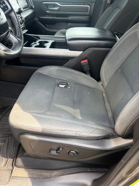 2019 RAM 1500 Big Horn/Lone Star 4x4 Crew Cab 5'7's photo