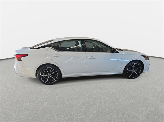 2024 Nissan Altima 2.5 SR photo 4