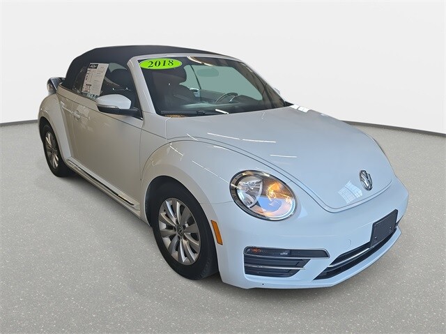 2018 Volkswagen Beetle Convertible photo 3