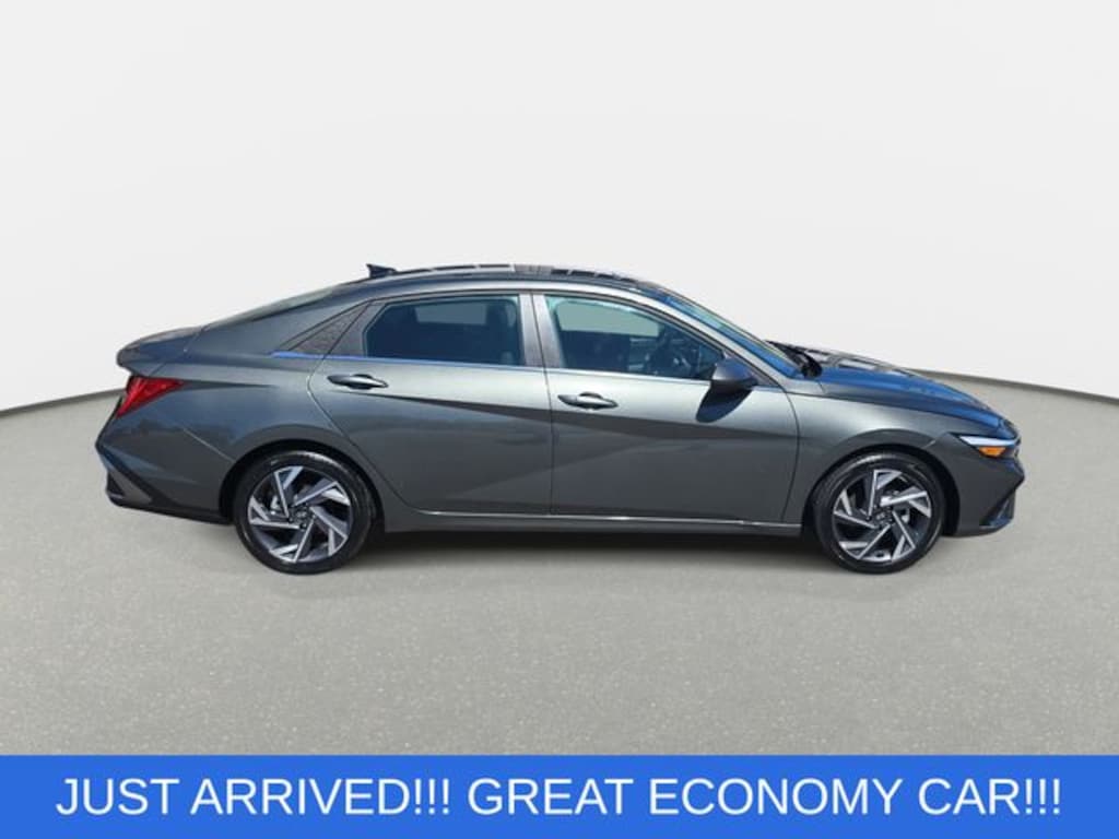 Used 2025 Hyundai Elantra SEL Convenience Sedan