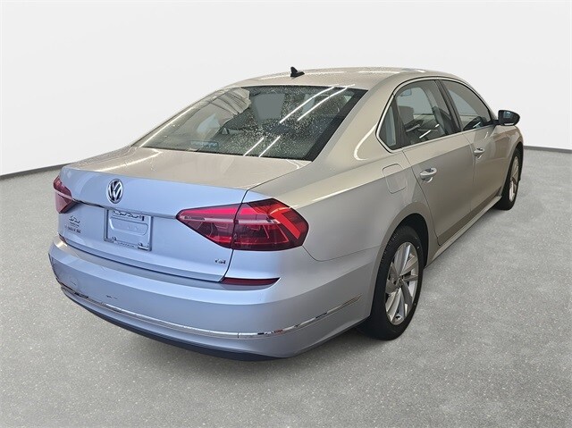 2018 Volkswagen Passat 2.0T SE photo 2