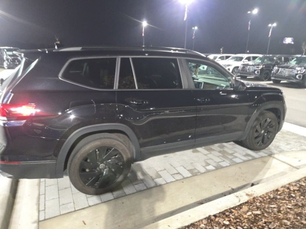 Used 2024 Volkswagen Atlas 2.0T SE w/Technology SUV