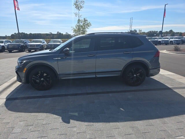 2023 Volkswagen Tiguan SE R-Line Black photo 3
