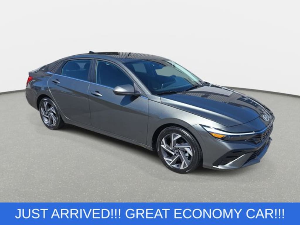 Used 2025 Hyundai Elantra SEL Convenience Sedan