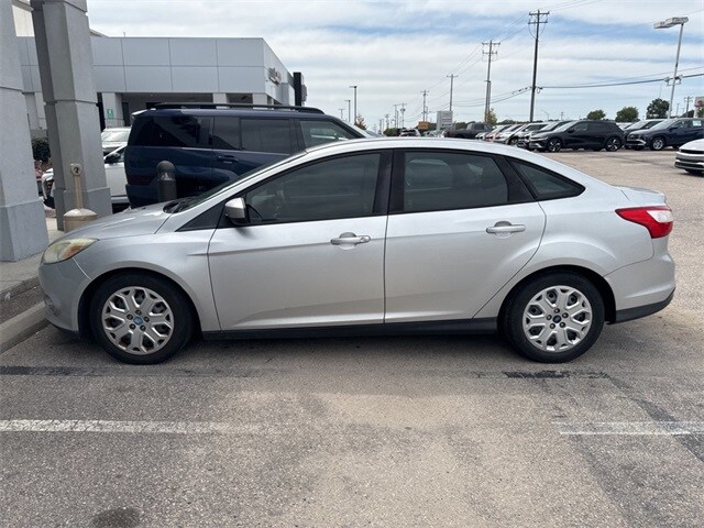 2012 Ford Focus SE photo 2