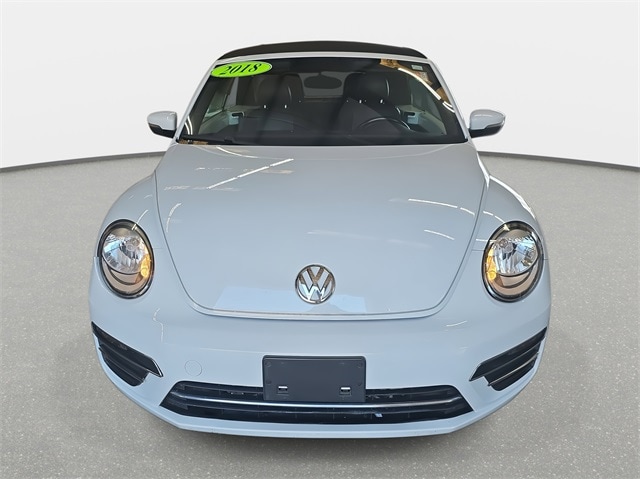 2018 Volkswagen Beetle Convertible photo 2