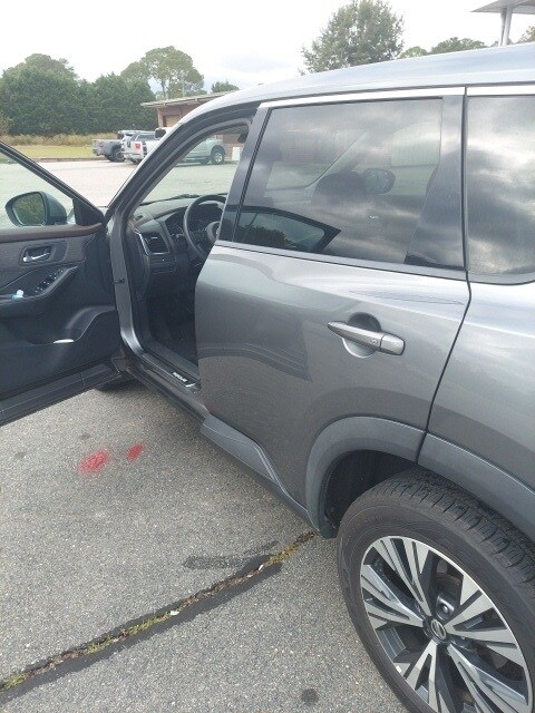 2021 Nissan Rogue SV photo 3