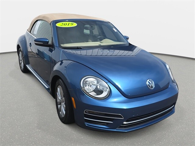 2019 Volkswagen Beetle S Convertible photo 3
