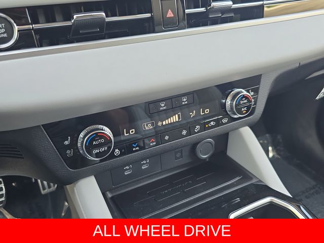 2025 Mitsubishi Outlander SEL Platinum Edition - Photo 22