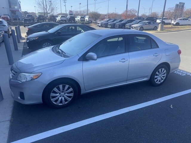 2013 Toyota Corolla LE photo 4