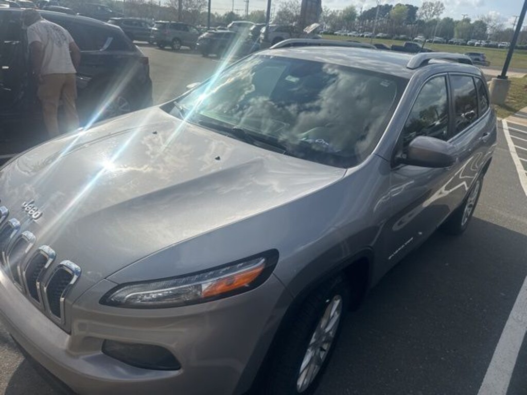 Used 2015 Jeep Cherokee Latitude SUV