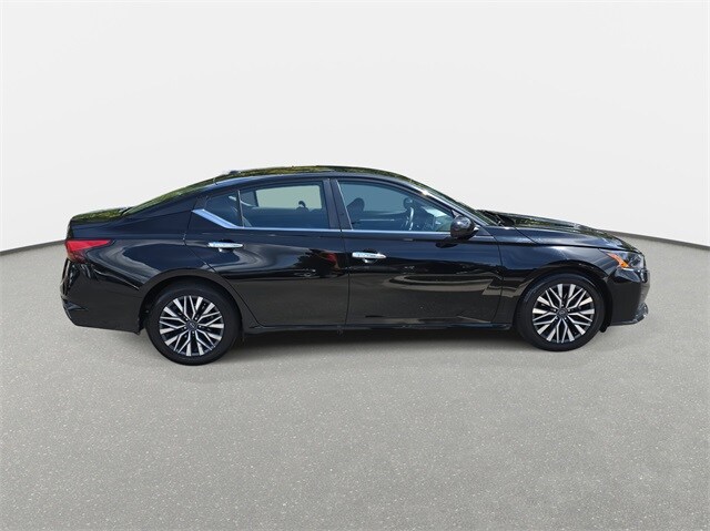 2023 Nissan Altima 2.5 SV photo 2