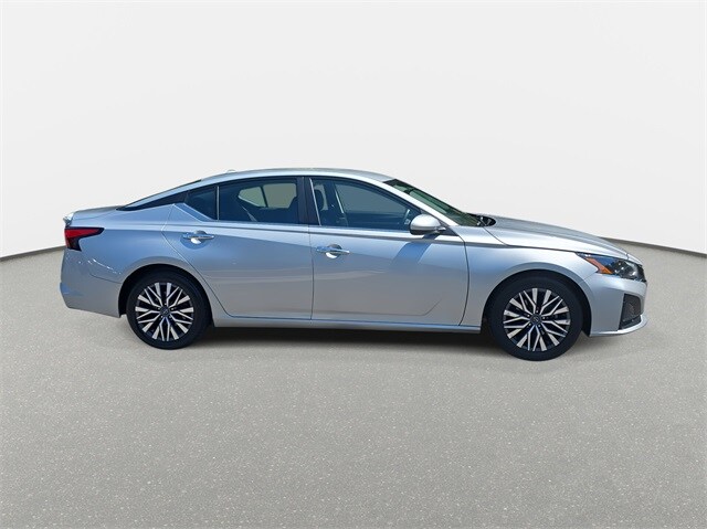 2023 Nissan Altima 2.5 SV photo 4