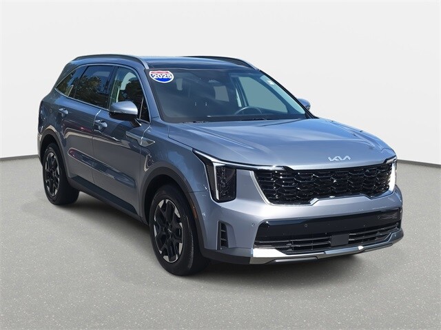 2025 Kia Sorento S photo 3